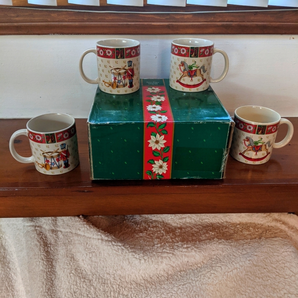 Charlton Hall Holiday 4 Piece Mug Set in Original Box